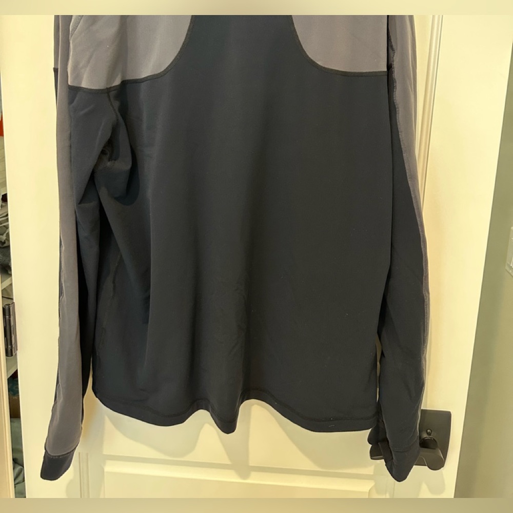 Lululemon men’s three-quarter zip black with gray detail. Extra-large.
